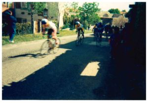 Lire la suite à propos de l’article 1995 : Quand le Tour de l’Aude cycliste Féminin arrivait à Floure !